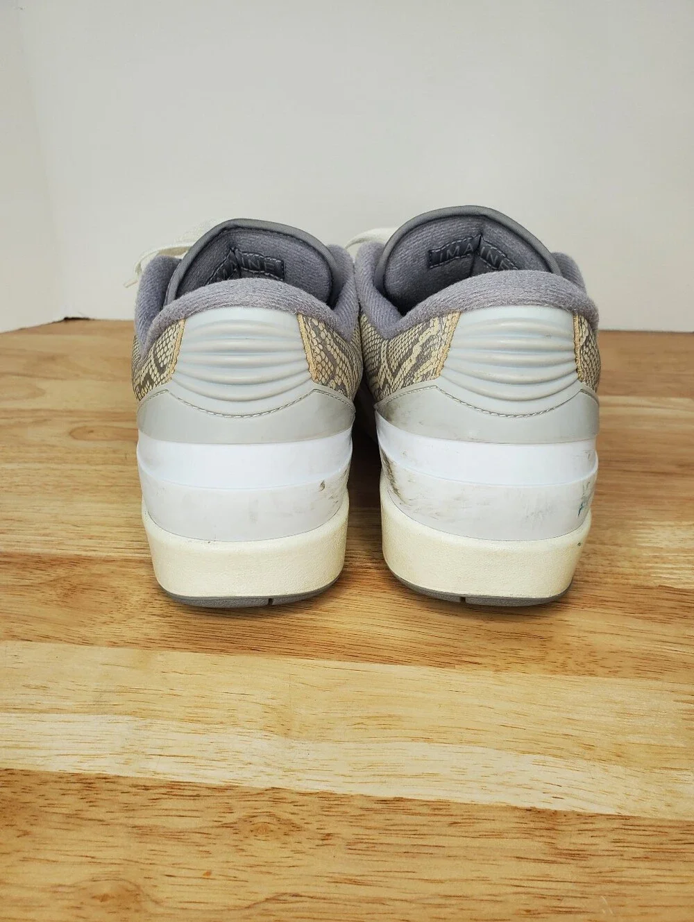Air Jordan 2 Retro Low Python Shoes Mens Size 11 White Leather Sneakers